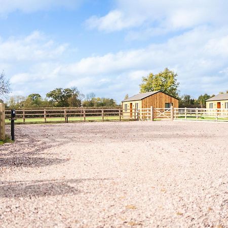 Oak Lodge Ашборн Екстер'єр фото